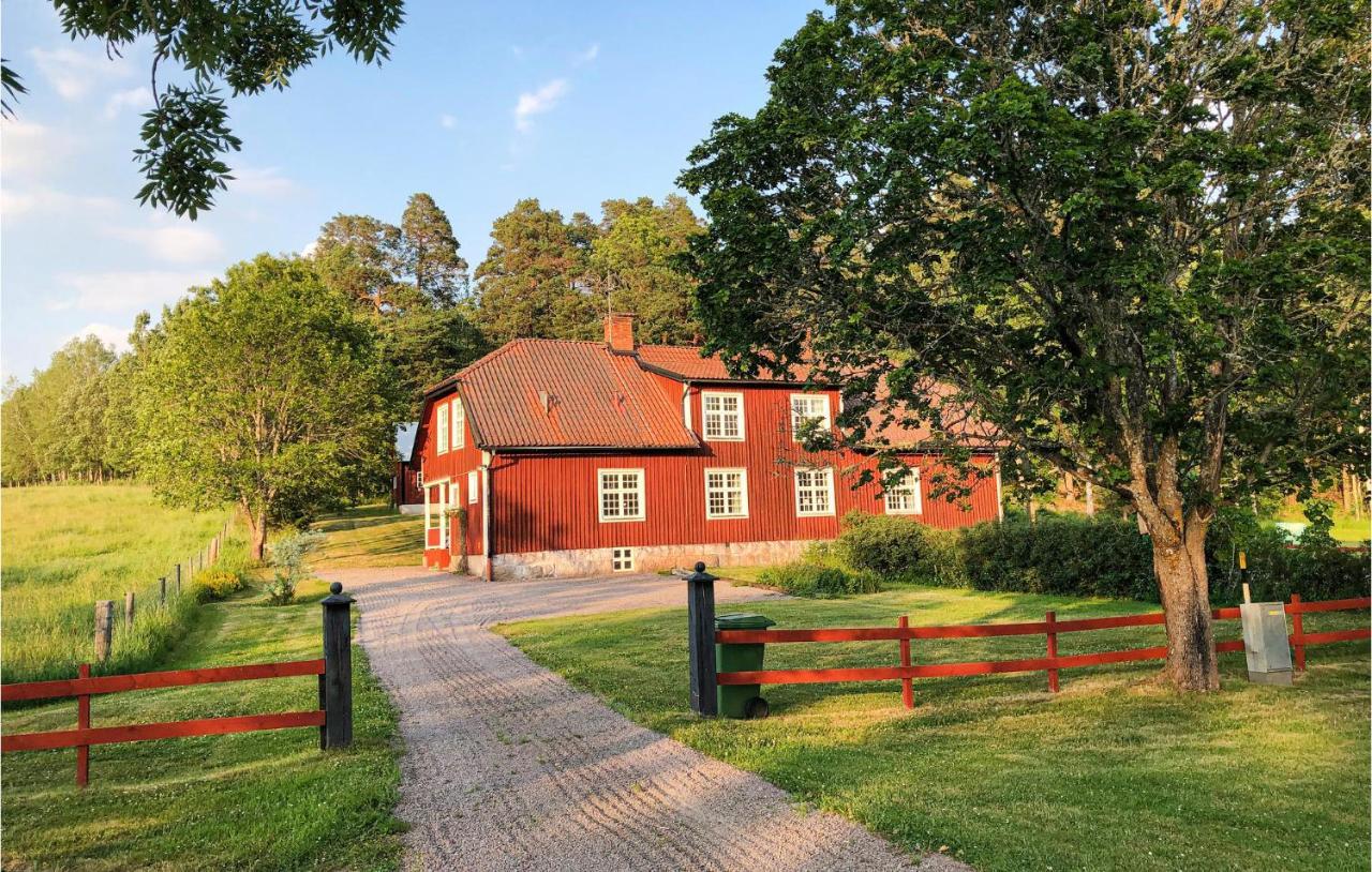 Nice Home In Mantorp With Kitchen Zewnętrze zdjęcie