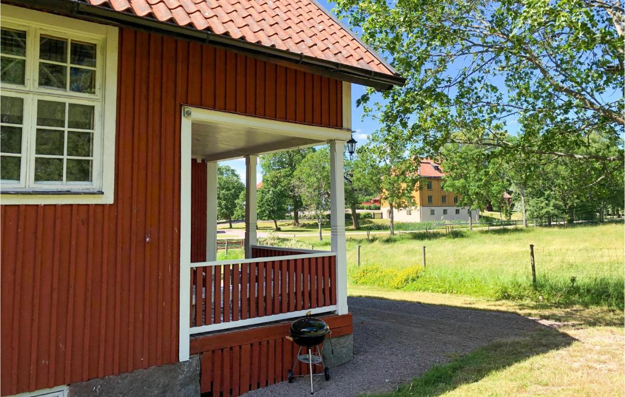 Nice Home In Mantorp With Kitchen Zewnętrze zdjęcie