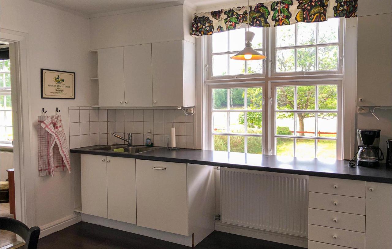 Nice Home In Mantorp With Kitchen Zewnętrze zdjęcie