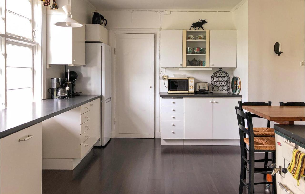 Nice Home In Mantorp With Kitchen Zewnętrze zdjęcie