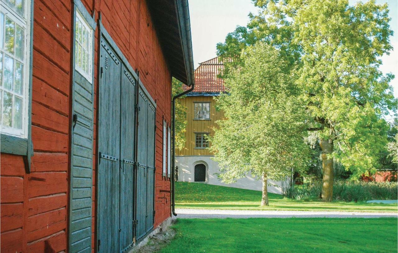 Nice Home In Mantorp With Kitchen Zewnętrze zdjęcie
